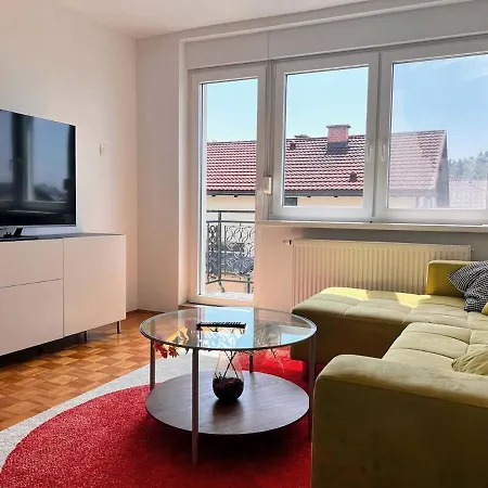 דירה Bright, Panoramic With Mountain Views